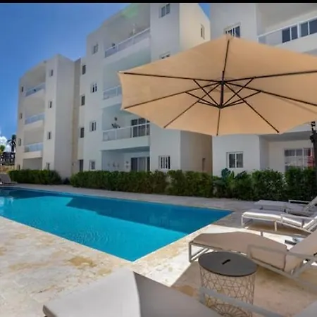 Cozy 2 Bedroom Apartment 7 Minutes Walk To Beach.